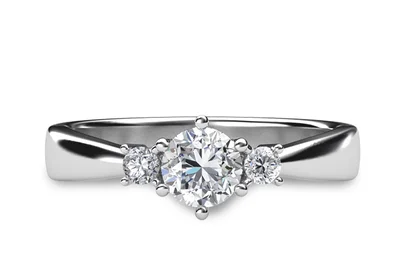 แหวนเพชรผู้หญิง รุ่น GR358 - มุมบน